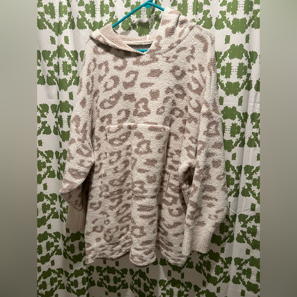 Cheetah sweatshirt, comfy